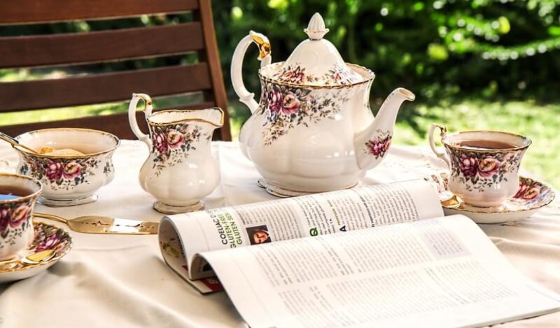 Tea cups and Teapot